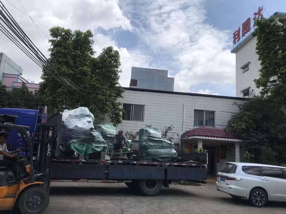 利騰達(dá)鋰電池應(yīng)用砂磨機(jī)成套裝備出貨現(xiàn)場(chǎng)